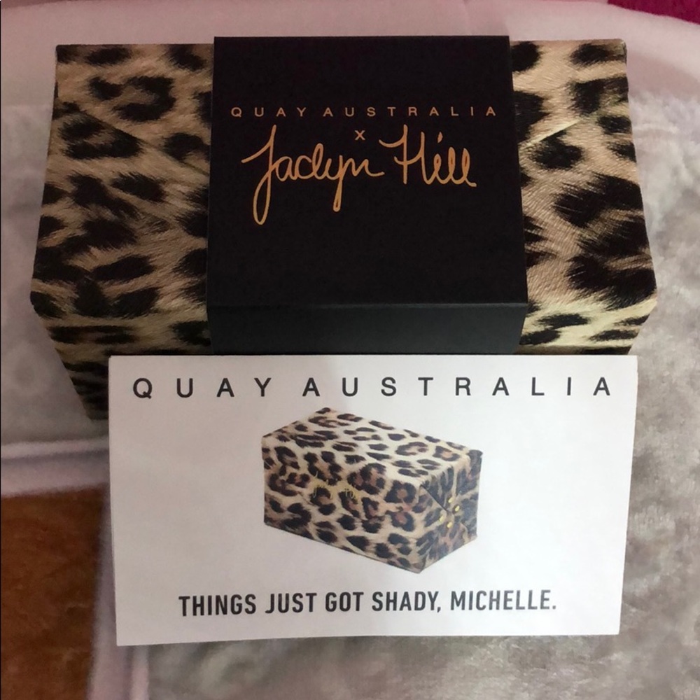 Quay sunglasses case